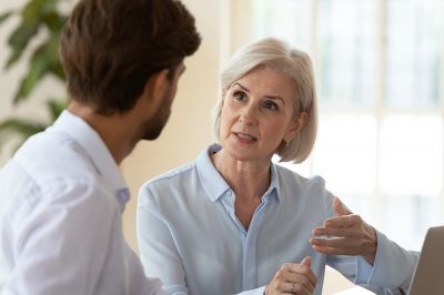 Two-business-people-having-conversation