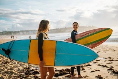 Two-girls-about-to-surf