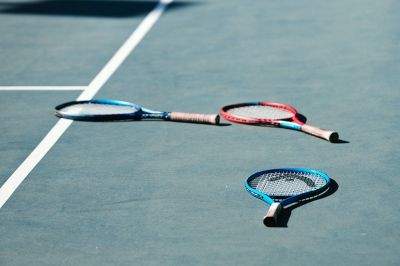 Tennis-court-and-racquet
