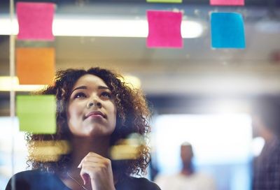 Woman-brainstorming-with-post-it-notes